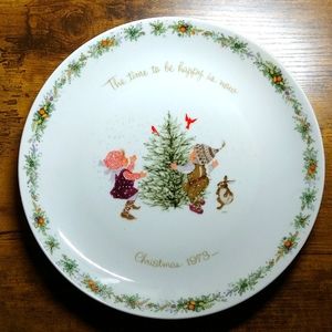 Holly Hobbie Christmas 1973 Collectors Platter EUC ☃️ 🎄